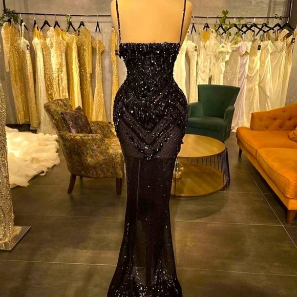 Black dress - Picture 3 of 3